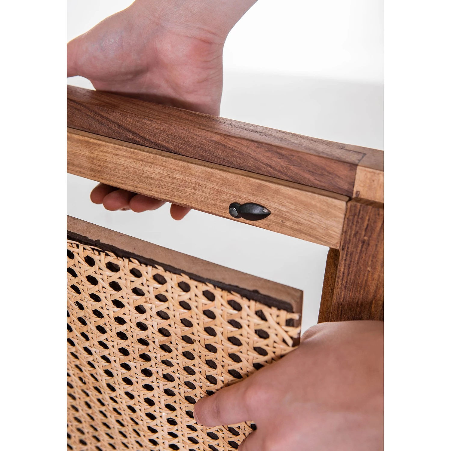 Naturoo Buffet haut Nyack - Manguier massif / Vannerie - Manguier / Doré 5 Naturoo Buffet haut Nyack - Manguier massif / Vannerie - Manguier / Doré – Image 5