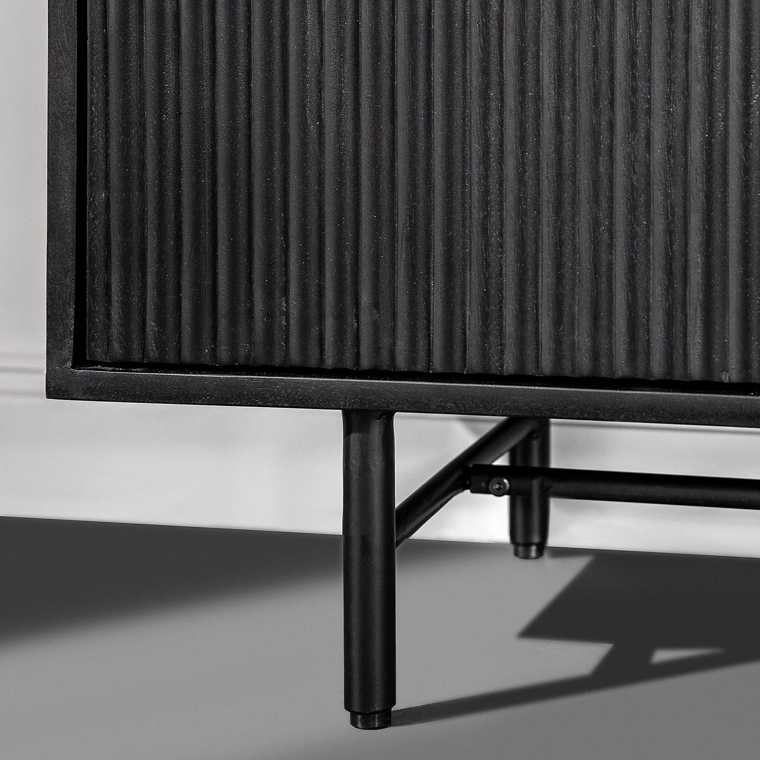 Red Living Buffet haut Soyons - Acacia massif / Métal - Noir / Doré 9 Red Living Buffet haut Soyons - Acacia massif / Métal - Noir / Doré – Image 9