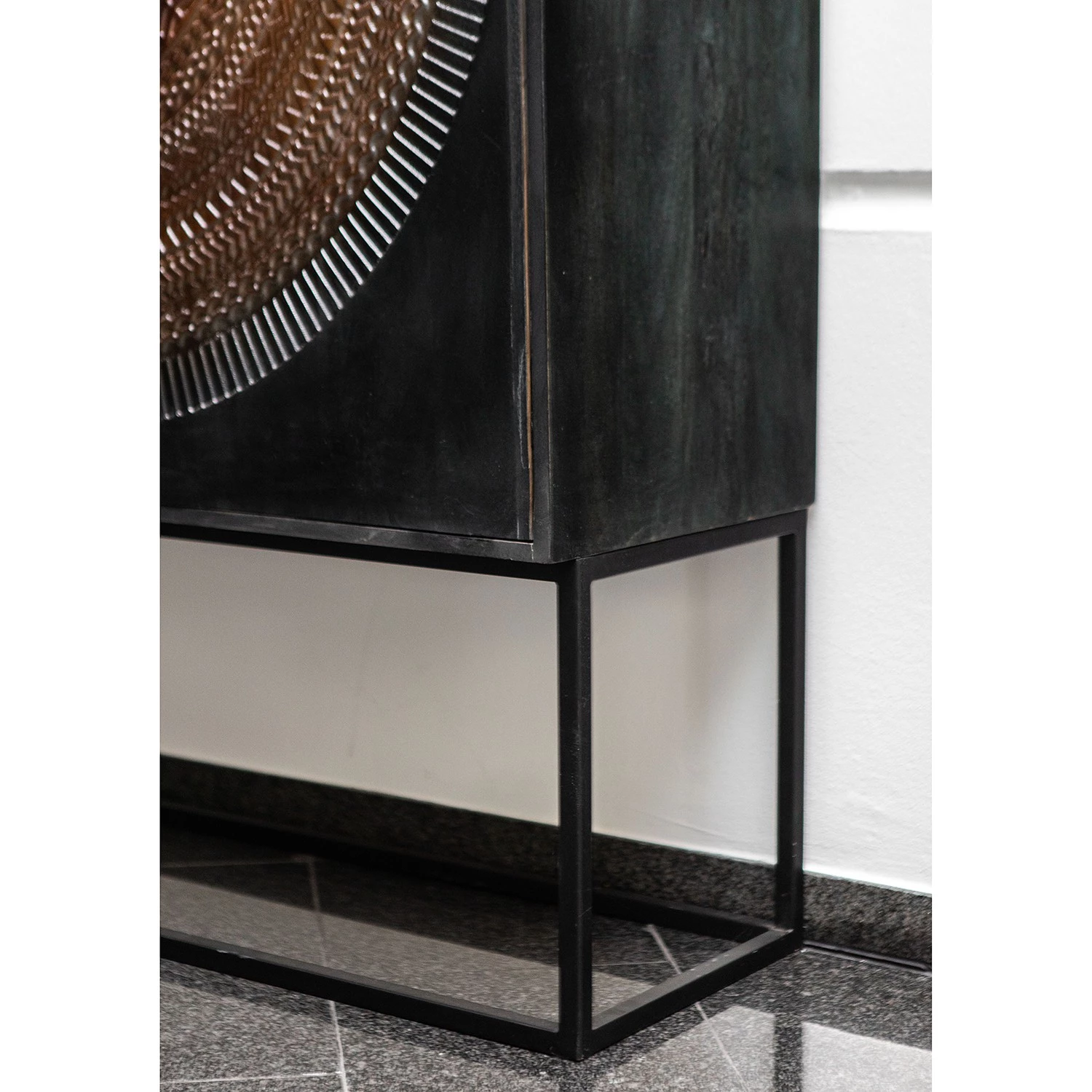 Red Living Buffet haut Curbar - Manguier massif / Métal - Noir 5 Red Living Buffet haut Curbar - Manguier massif / Métal - Noir – Image 5